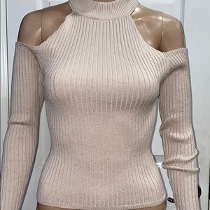 ❤️Forever 21 Cold Shoulder Long Sleeve Top